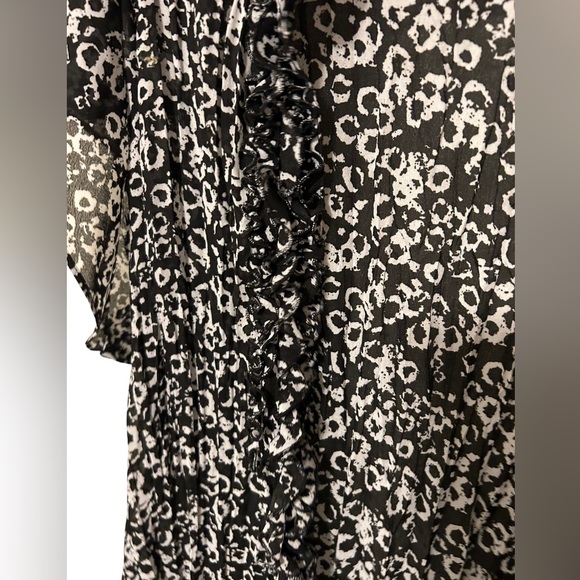 Button Up Top - Picture 2 of 3